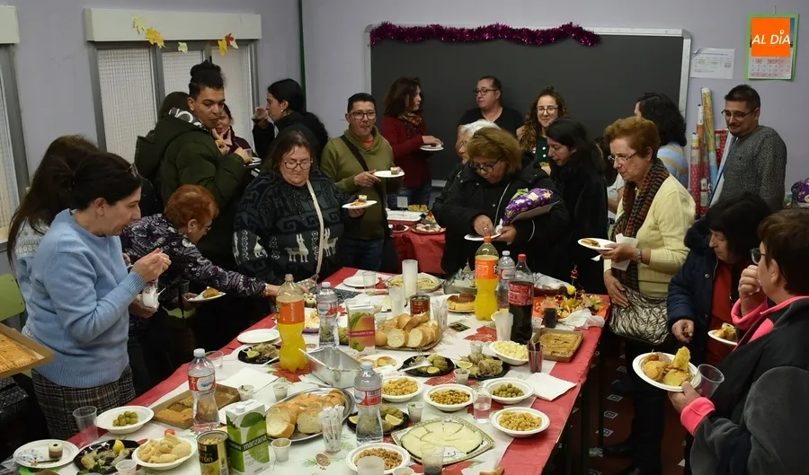 Foto 3 - La Escuela de Adultos recupera con gran ambiente su jornada de convivencia