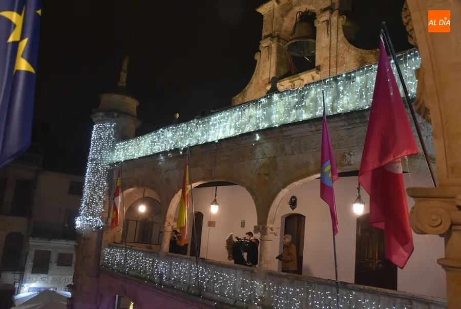 Foto 4 - El cielo de esferas lum&iacute;nicas de la Plaza Mayor, principal novedad en materia de alumbrado