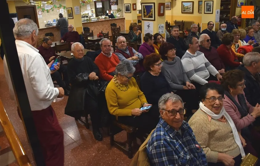 Foto 6 - El Centro de D&iacute;a de Personas Mayores disfruta de su propia Rondalla