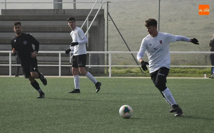 Foto 3 - #M | 3-4 DIC | El Juvenil del Ciudad Rodrigo cae por la m&iacute;nima ante Carbajosa de la Sagrada