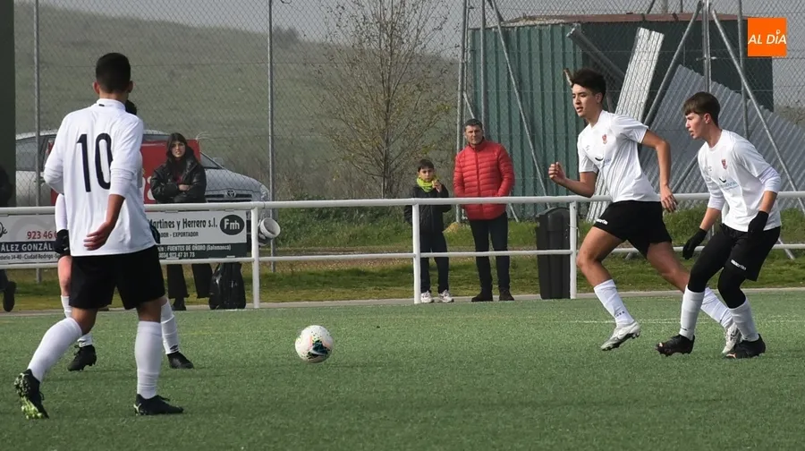 Foto 5 - #M | 3-4 DIC | El Juvenil del Ciudad Rodrigo cae por la m&iacute;nima ante Carbajosa de la Sagrada