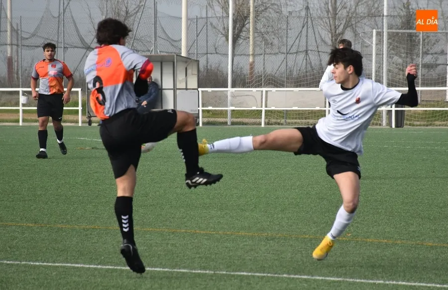Foto 6 - #M | 3-4 DIC | El Juvenil del Ciudad Rodrigo cae por la m&iacute;nima ante Carbajosa de la Sagrada