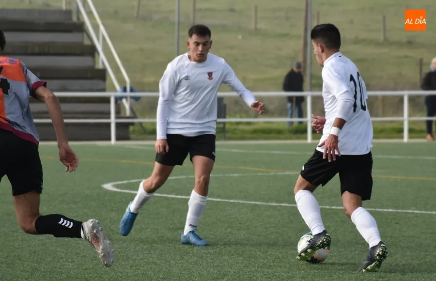 Foto 7 - #M | 3-4 DIC | El Juvenil del Ciudad Rodrigo cae por la m&iacute;nima ante Carbajosa de la Sagrada