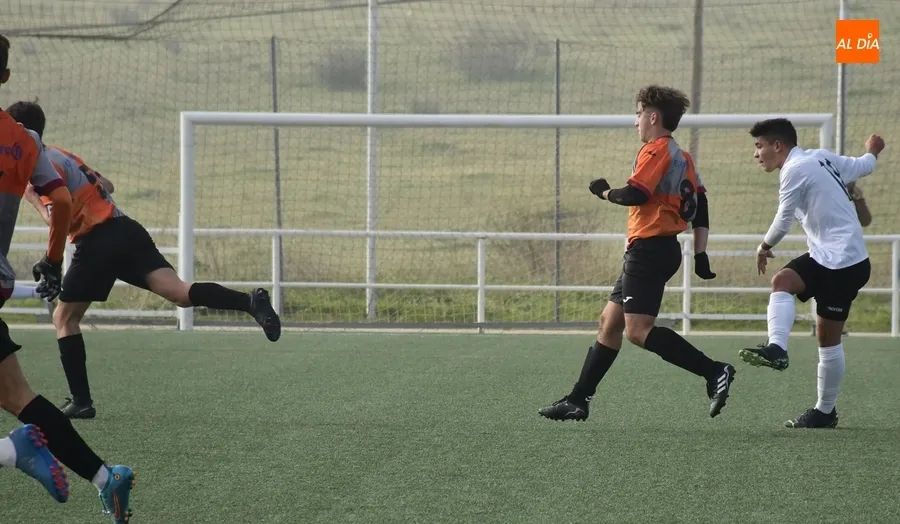 Foto 8 - #M | 3-4 DIC | El Juvenil del Ciudad Rodrigo cae por la m&iacute;nima ante Carbajosa de la Sagrada