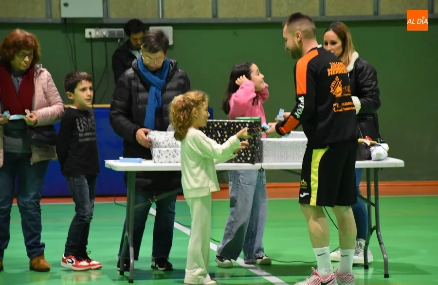 Foto 3 - La tarde solidaria a favor de AFAD en Conde de Fox&aacute; concluye con victoria del l&iacute;der Paradinas