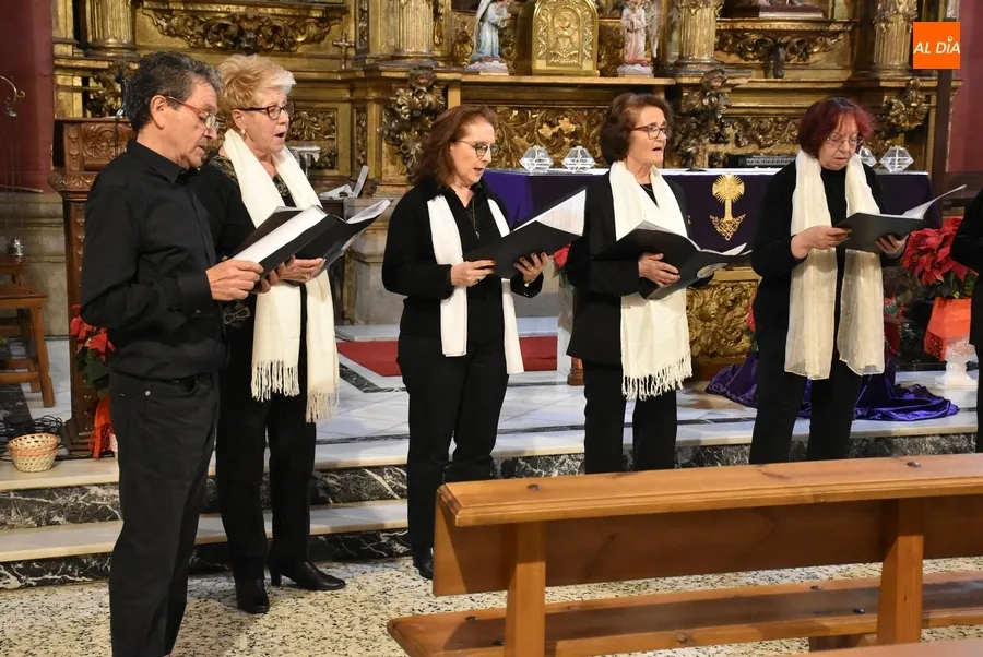 Foto 3 - El Coro de Mayores de San Andr&eacute;s brinda un recital de villancicos a sus parroquianos