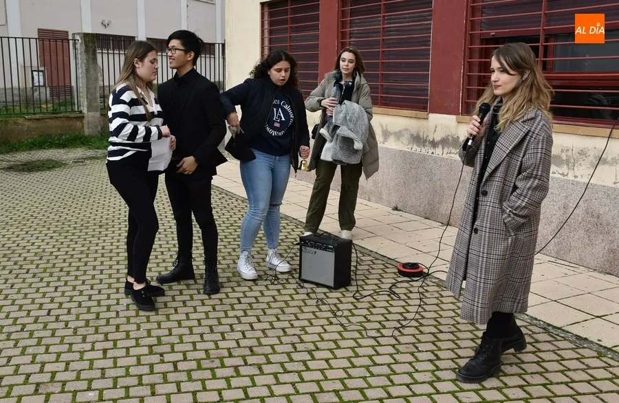 Foto 2 - El IES Tierra da la bienvenida al 2023 con sus propias Campanadas