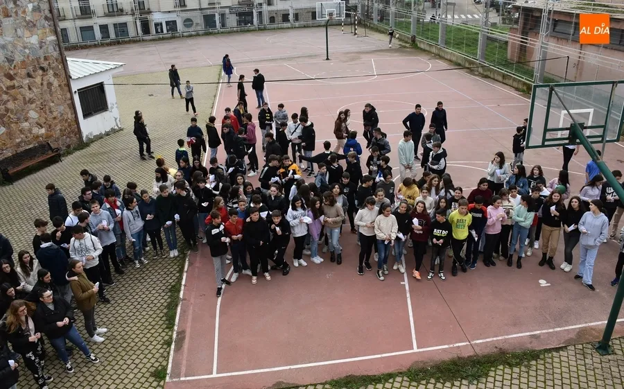 Foto 3 - El IES Tierra da la bienvenida al 2023 con sus propias Campanadas