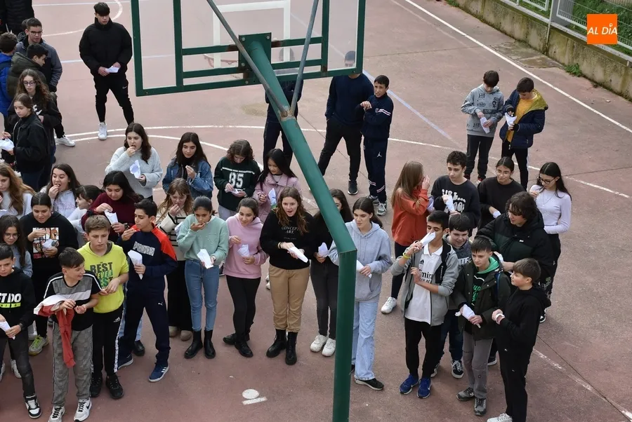 Foto 5 - El IES Tierra da la bienvenida al 2023 con sus propias Campanadas