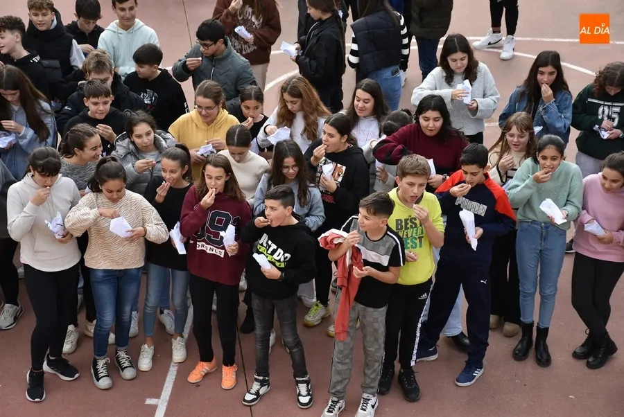 Foto 8 - El IES Tierra da la bienvenida al 2023 con sus propias Campanadas