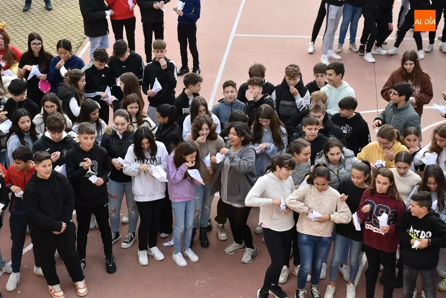 Foto 9 - El IES Tierra da la bienvenida al 2023 con sus propias Campanadas