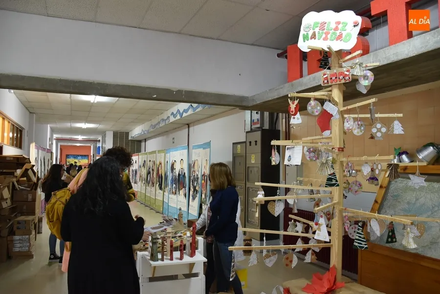 Foto 3 - El IES Tierra monta en los recreos un mercadillo con un doble fin solidario