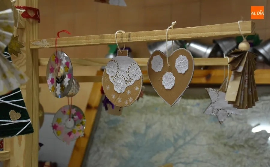 Foto 4 - El IES Tierra monta en los recreos un mercadillo con un doble fin solidario