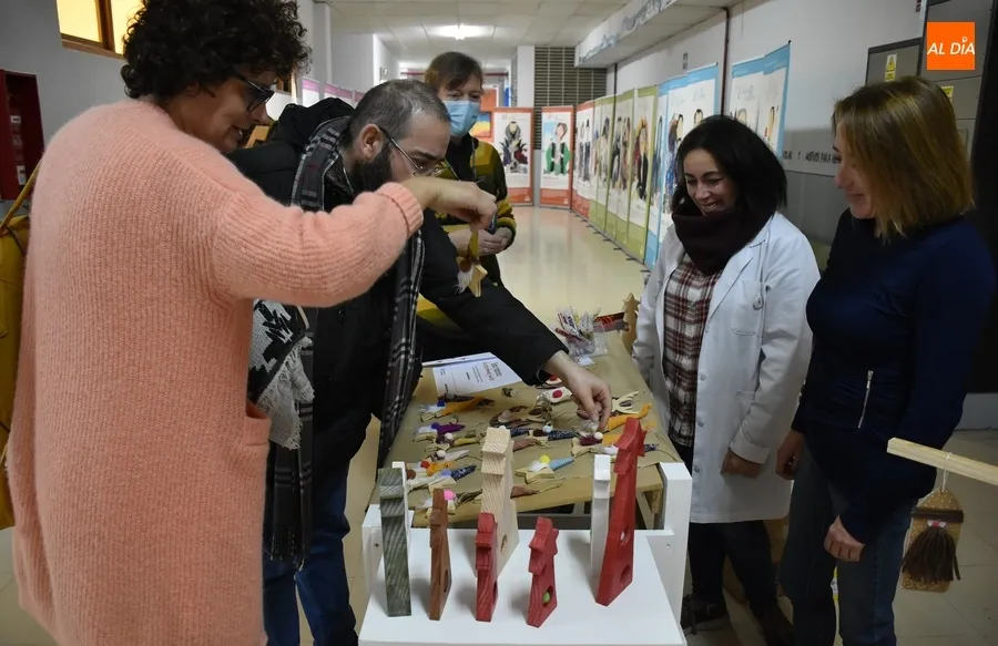 Foto 7 - El IES Tierra monta en los recreos un mercadillo con un doble fin solidario