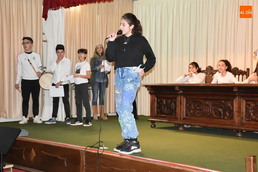 Foto 6 - El IES Fray Diego remata el trimestre con una chocolatada, m&uacute;sica y bailes