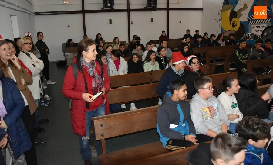 Foto 8 - El IES Fray Diego remata el trimestre con una chocolatada, m&uacute;sica y bailes