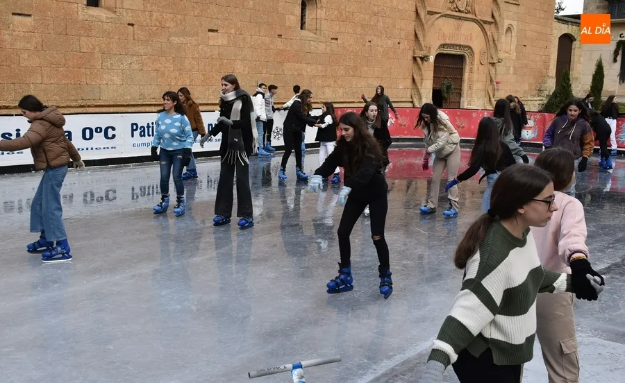 Foto 9 - Despedida sobre hielo para los alumnos de Secundaria de Misioneras-Santa Teresa