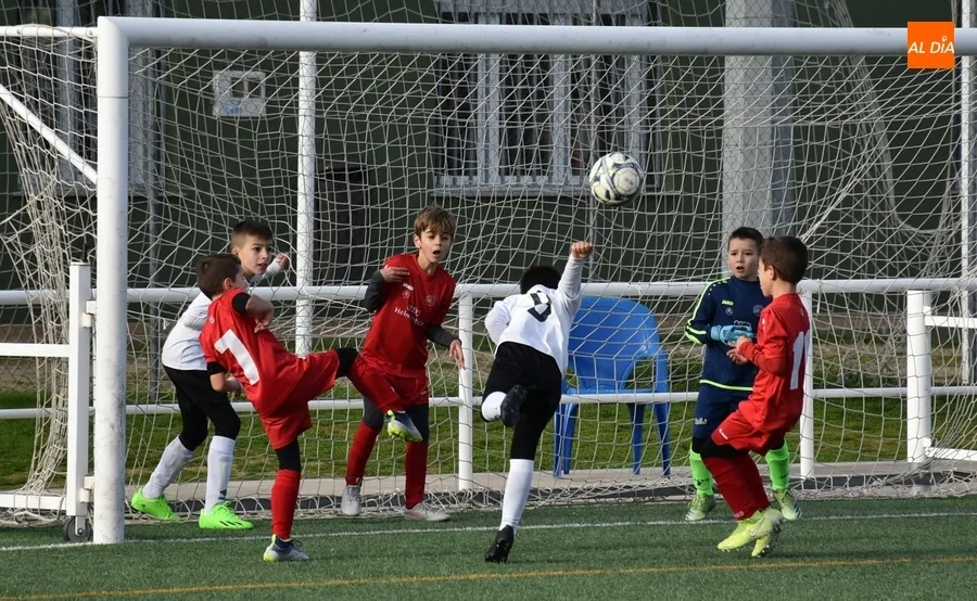 Foto 4 - Fest&iacute;n de goles del Benjam&iacute;n A del Ciudad Rodrigo para cerrar el 2022
