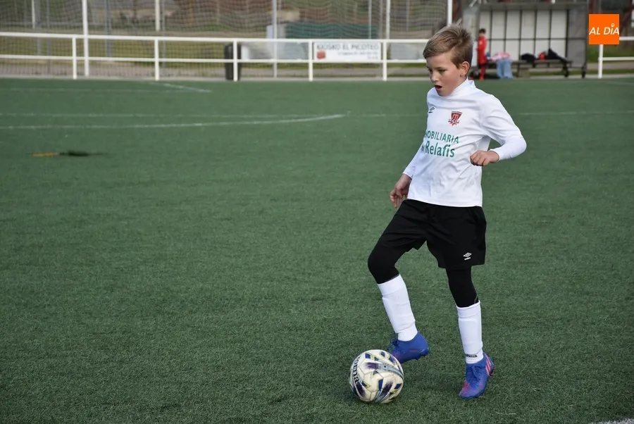 Foto 7 - Fest&iacute;n de goles del Benjam&iacute;n A del Ciudad Rodrigo para cerrar el 2022