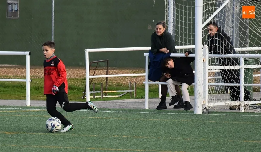 Foto 8 - Fest&iacute;n de goles del Benjam&iacute;n A del Ciudad Rodrigo para cerrar el 2022