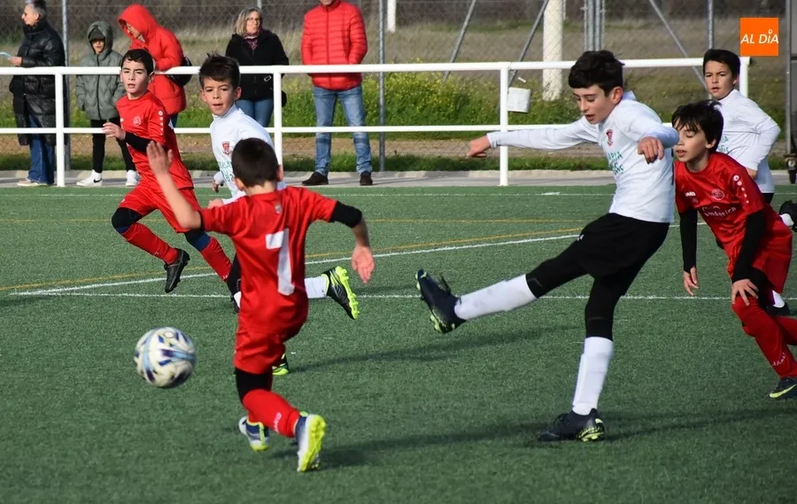 Foto 9 - Fest&iacute;n de goles del Benjam&iacute;n A del Ciudad Rodrigo para cerrar el 2022