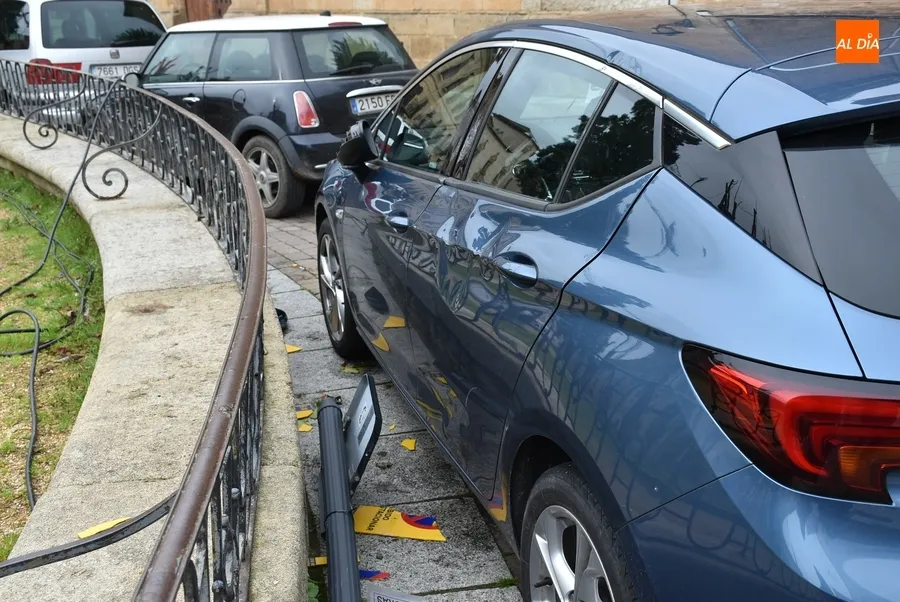Foto 5 - El Autob&uacute;s TERPAT, protagonista de un incidente en el que resulta da&ntilde;ado un veh&iacute;culo que lo acompa&ntilde;a