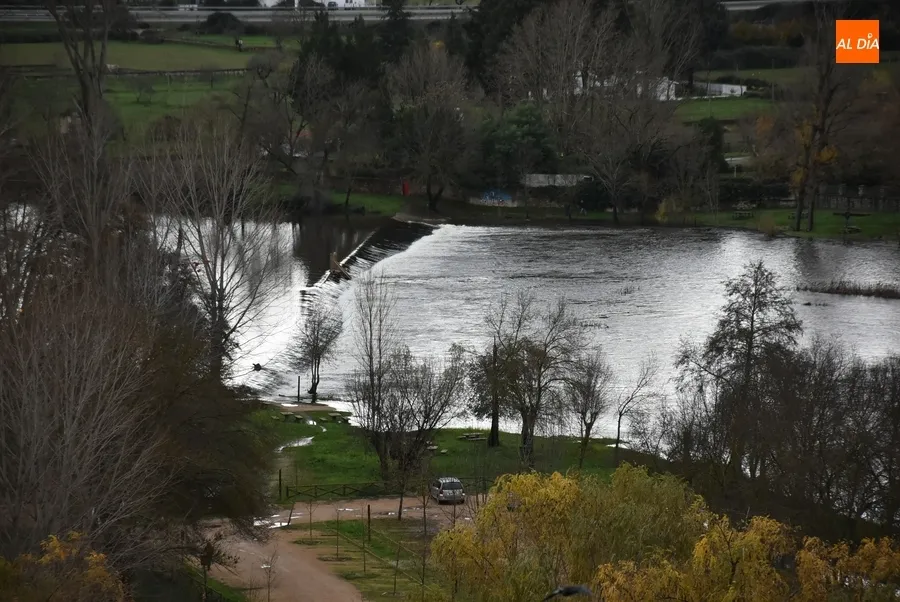 Foto 7 - El &Aacute;gueda amaina su fuerza tras llegar a rozar los 100 metros c&uacute;bicos por segundo de caudal
