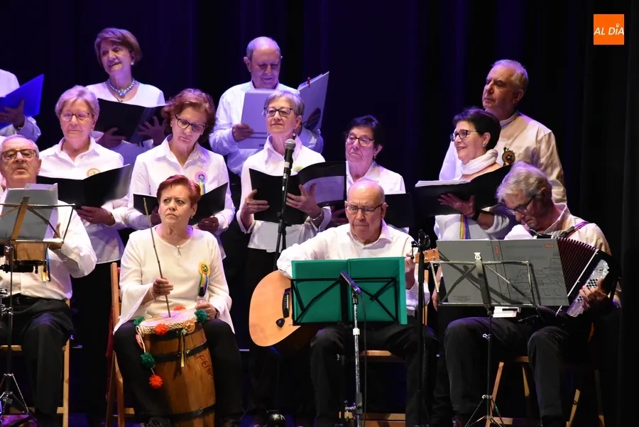 Foto 8 - Recaudados 524&euro; en el concierto solidario de las rondallas Aires del &Aacute;gueda y III Columnas