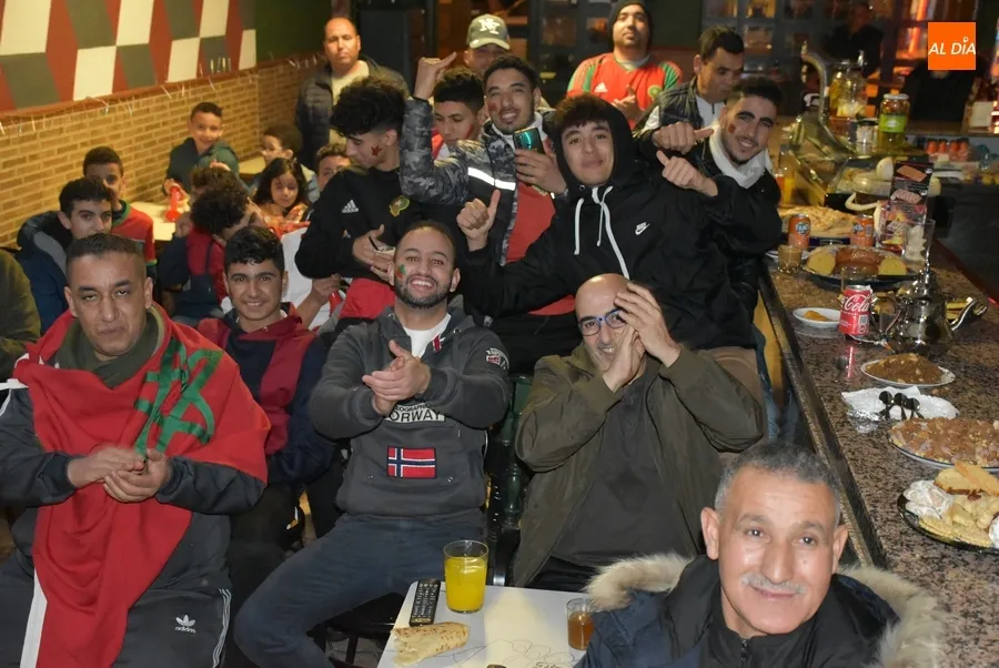 Foto 4 - La comunidad marroqu&iacute; de Ciudad Rodrigo vive unida la hist&oacute;rica semifinal del Mundial