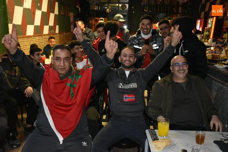Foto 5 - La comunidad marroqu&iacute; de Ciudad Rodrigo vive unida la hist&oacute;rica semifinal del Mundial