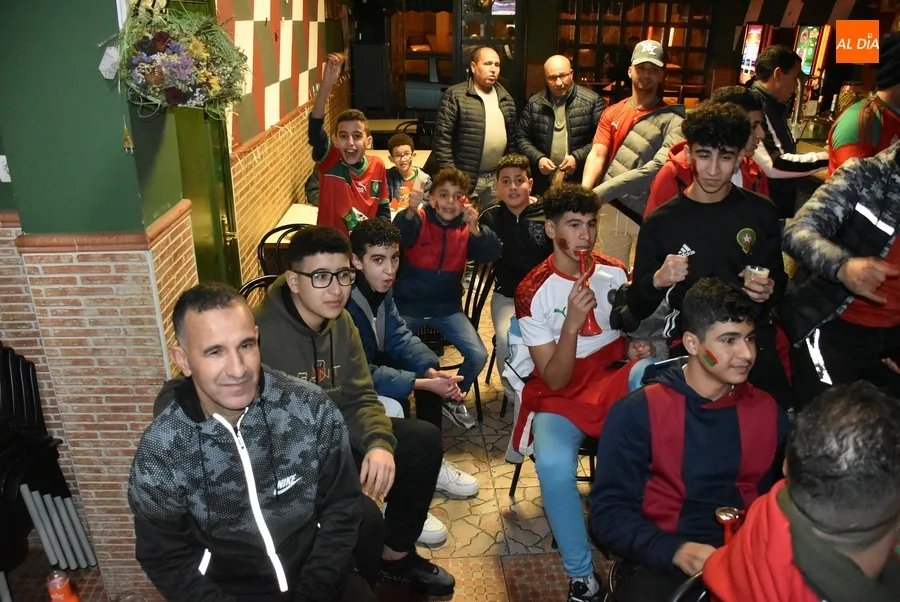 Foto 6 - La comunidad marroqu&iacute; de Ciudad Rodrigo vive unida la hist&oacute;rica semifinal del Mundial