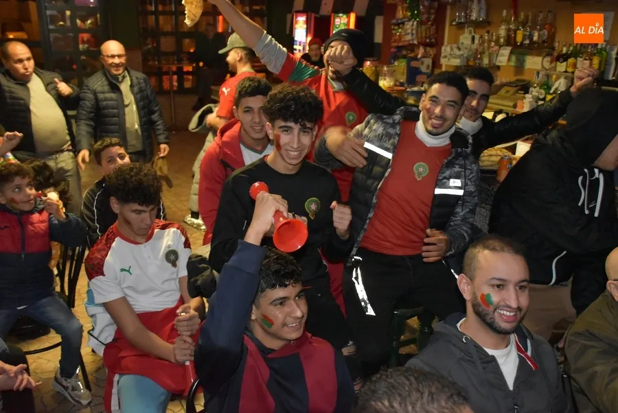 Foto 8 - La comunidad marroqu&iacute; de Ciudad Rodrigo vive unida la hist&oacute;rica semifinal del Mundial
