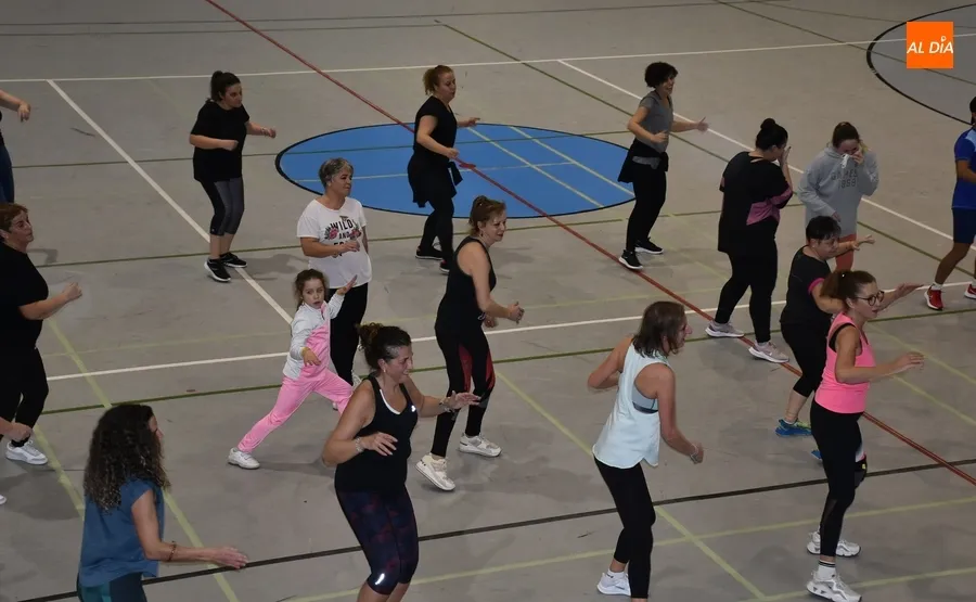 Foto 10 - A todo ritmo en la masterclass de zumba del Centro Acu&aacute;tico y Deportivo