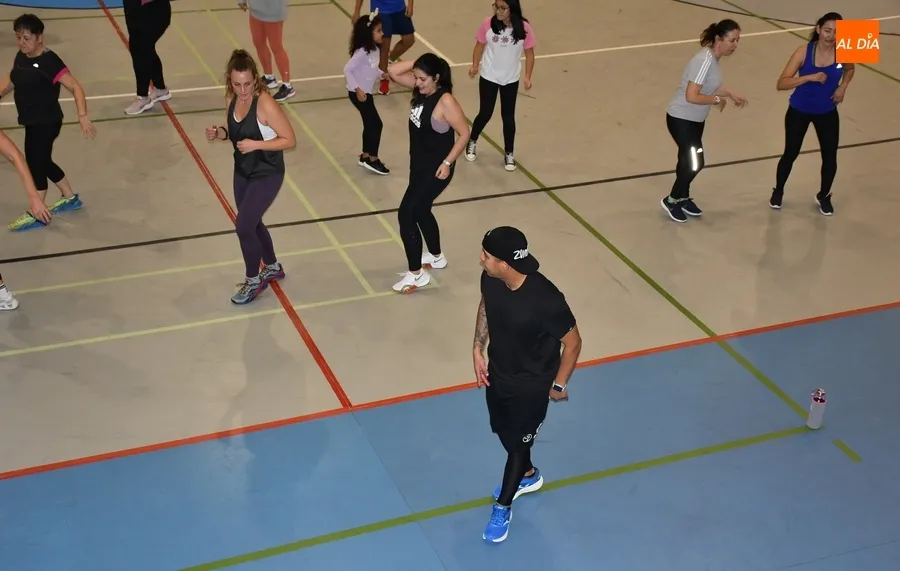 Foto 9 - A todo ritmo en la masterclass de zumba del Centro Acu&aacute;tico y Deportivo