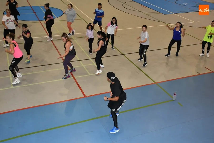 Foto 8 - A todo ritmo en la masterclass de zumba del Centro Acu&aacute;tico y Deportivo