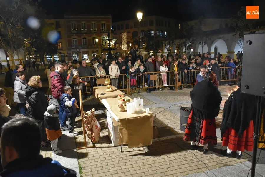 Foto 3 - Concurrida recreaci&oacute;n del Bel&eacute;n Viviente por parte del Bot&oacute;n Charro