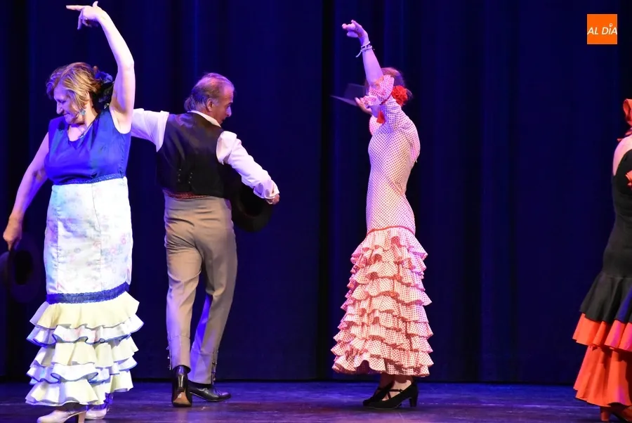 Foto 10 - Intensa tarde de baile en el Teatro para echar una mano a la Asociaci&oacute;n de personas con epilepsia