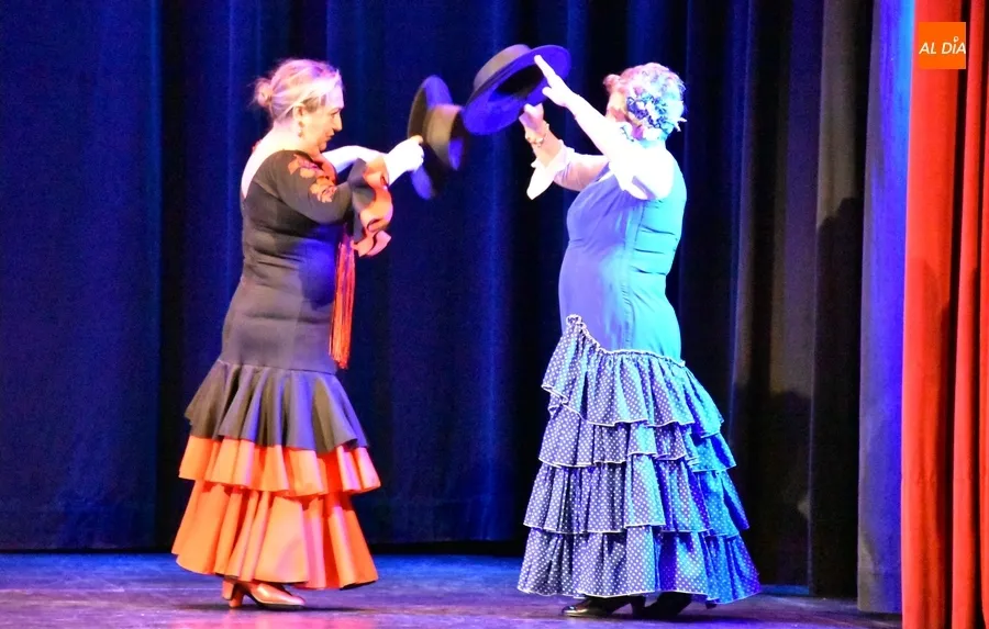 Foto 11 - Intensa tarde de baile en el Teatro para echar una mano a la Asociaci&oacute;n de personas con epilepsia