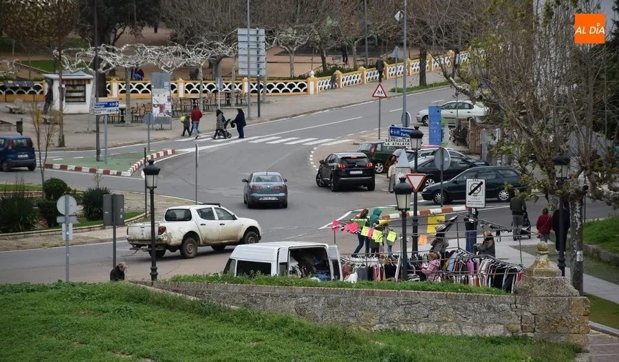 Foto 7 - Notable ajetreo en una ma&ntilde;ana de Nochebuena con mercadillo incluido