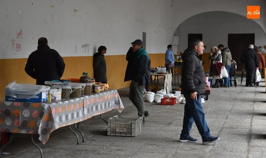 Foto 7 - A cubierto por la lluvia peri&oacute;dica la edici&oacute;n adelantada del Mercado de los Martes