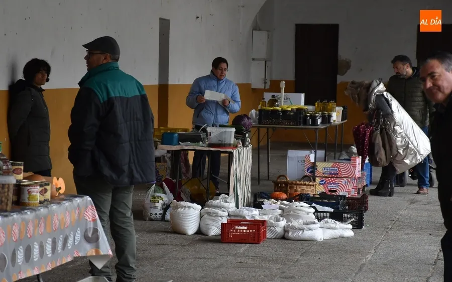 Foto 5 - A cubierto por la lluvia peri&oacute;dica la edici&oacute;n adelantada del Mercado de los Martes