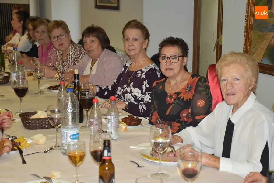 Foto 3 - Las mujeres de Amanecer se van de comida de Navidad