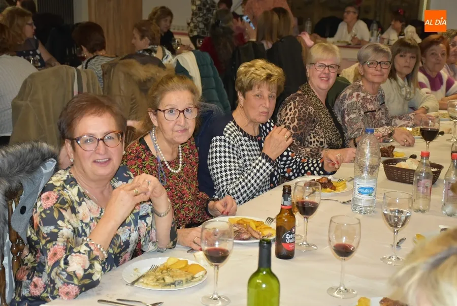 Foto 4 - Las mujeres de Amanecer se van de comida de Navidad