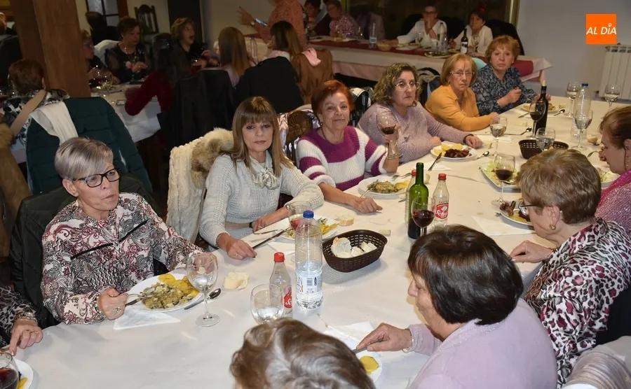 Foto 5 - Las mujeres de Amanecer se van de comida de Navidad