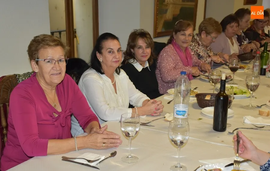 Foto 6 - Las mujeres de Amanecer se van de comida de Navidad