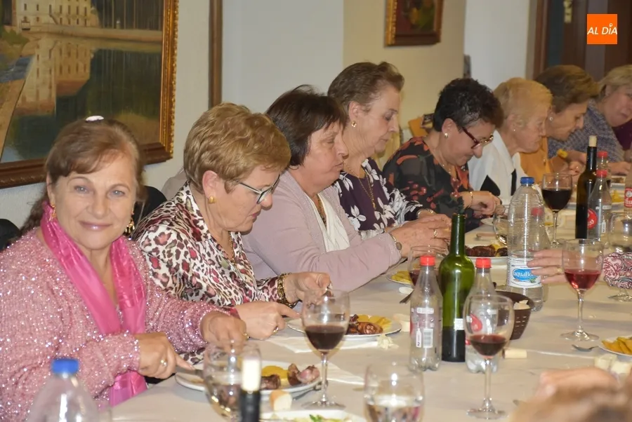 Foto 7 - Las mujeres de Amanecer se van de comida de Navidad