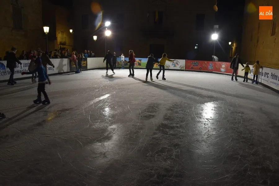 Foto 8 - Entra en funcionamiento la pista de hielo