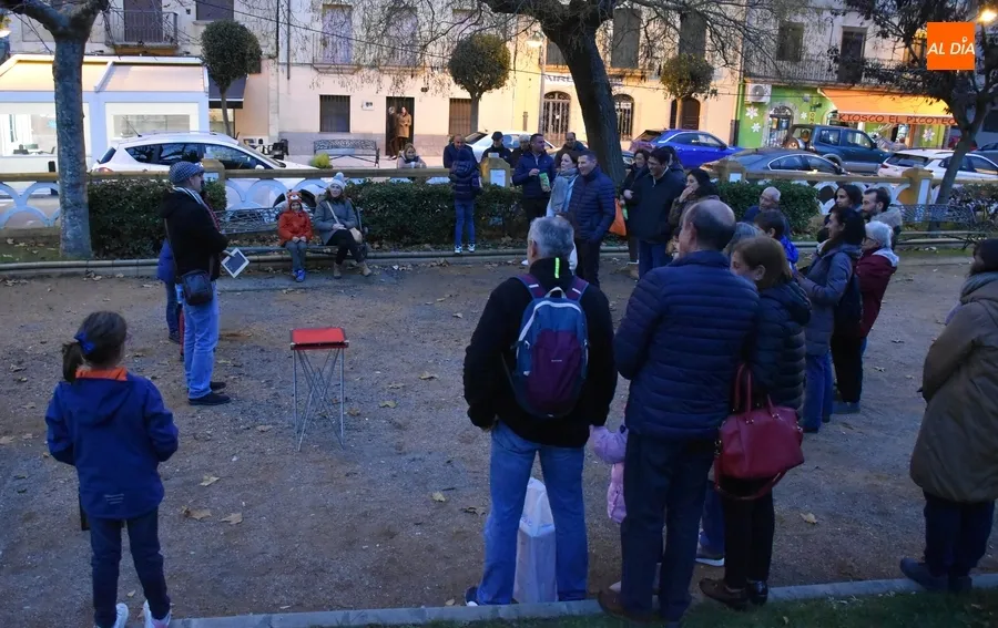 Foto 6 - El mago Patxi entretiene con sus trucos y bromas la tarde de Nochebuena
