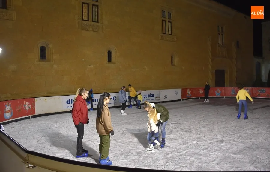 Foto 4 - Entra en funcionamiento la pista de hielo