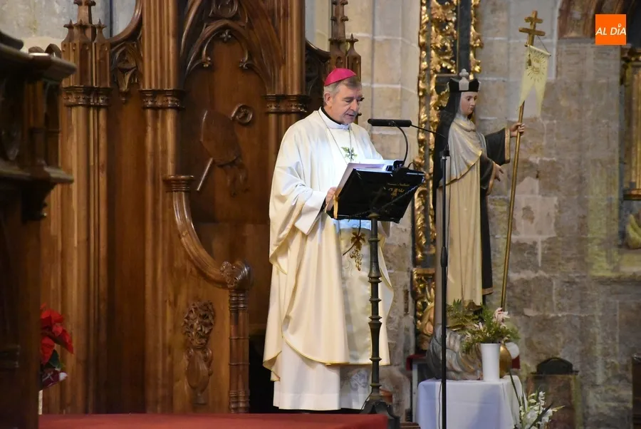Foto 6 - Jos&eacute; Luis Retana preside por 1&ordf; vez la Misa Estacional del D&iacute;a de Navidad en la Catedral